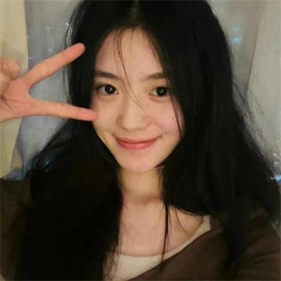 9顶假发的女孩